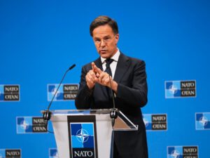 Natochefen kräver jätteökning av luftförsvaret
