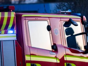 30-tal evakuerade efter brand i flerfamiljshus