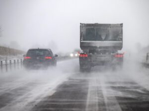 SMHI varnar för ishalka