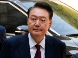 Avsatte Yoon lämnar sitt parti