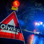 Pendeltåg i kollision med fordon – tre skadade