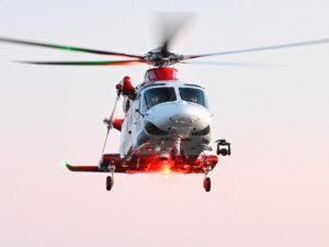 Tom segelbåt drev i havet – stor sökinsats