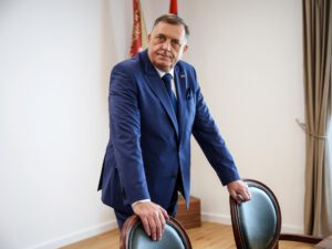 Bosnienserbisk ledare går med på förhör