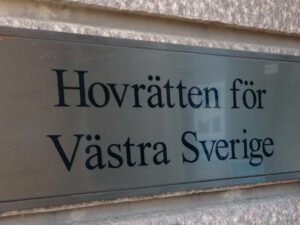 Höjt skadestånd efter sektkopplat knivdåd